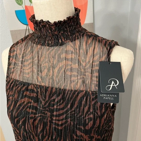 Adrianna Papell pleated Mesh
Sleeveless Blouse. - Picture 3 of 6